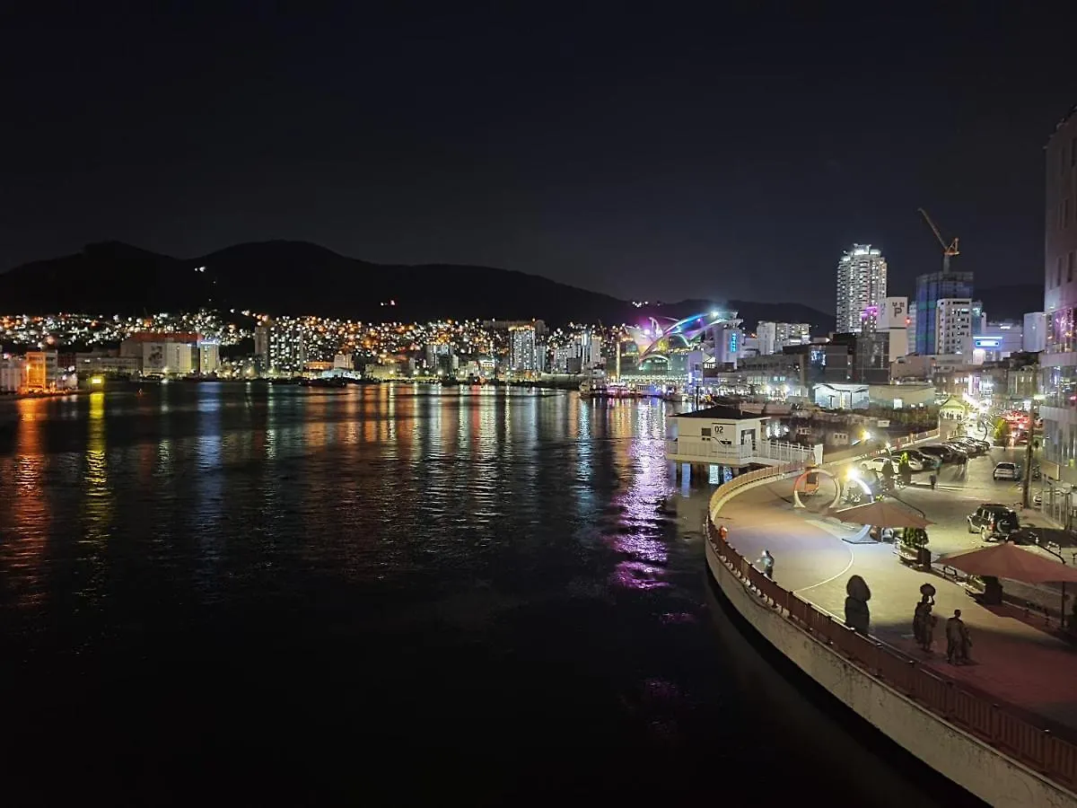 Elephant Hostel Nampo Busan 2*,