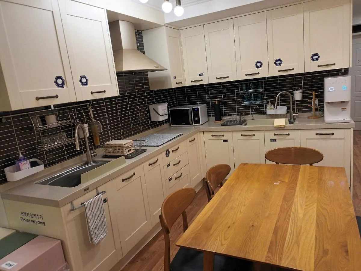 Elephant Hostel Nampo Busan 2*,  Südkorea