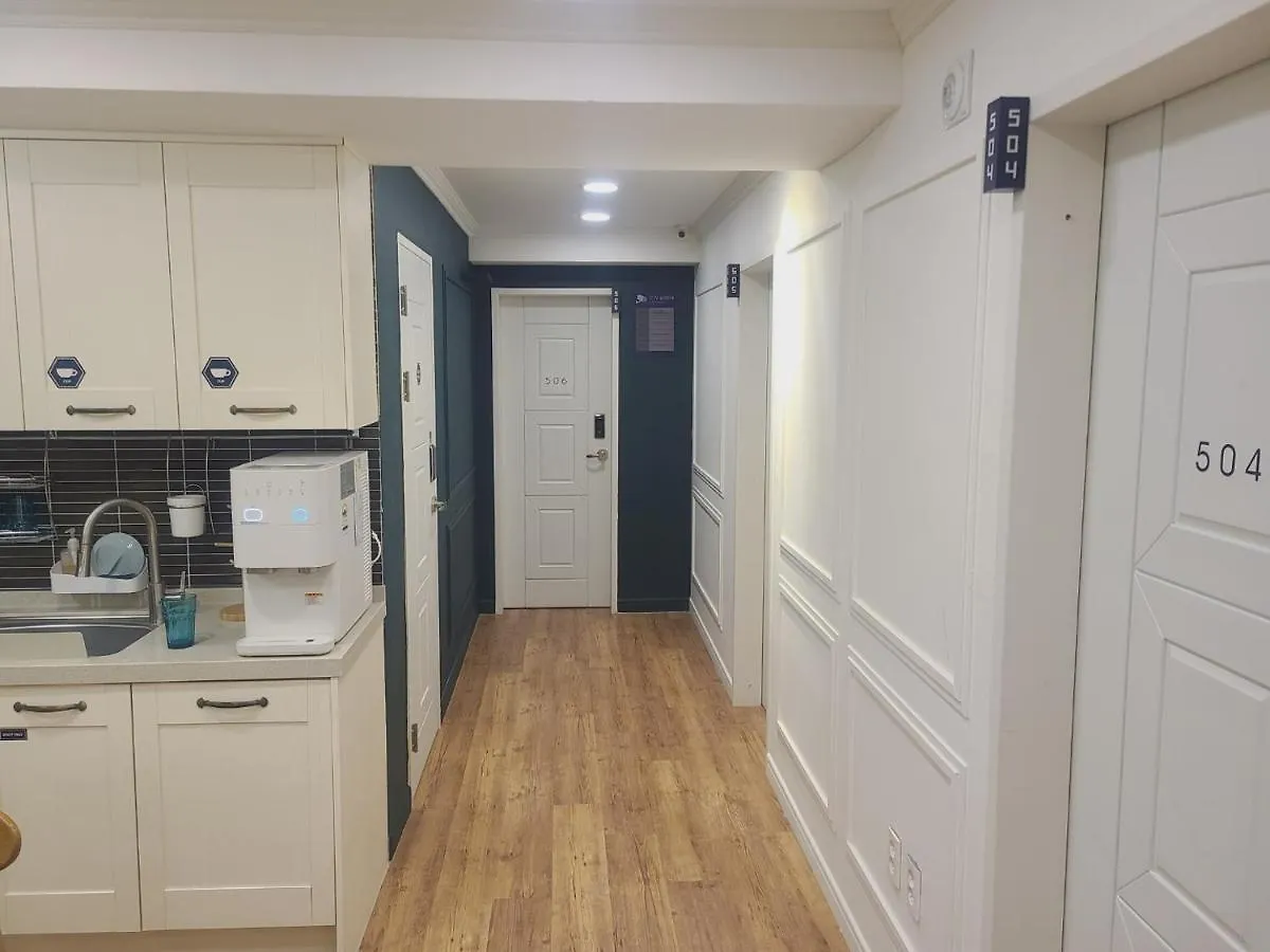 Elephant Hostel Nampo Busan Maison d'hôtes