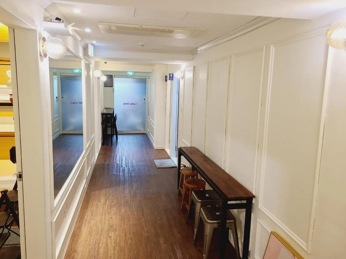 Elephant Hostel Nampo Busan 2*,