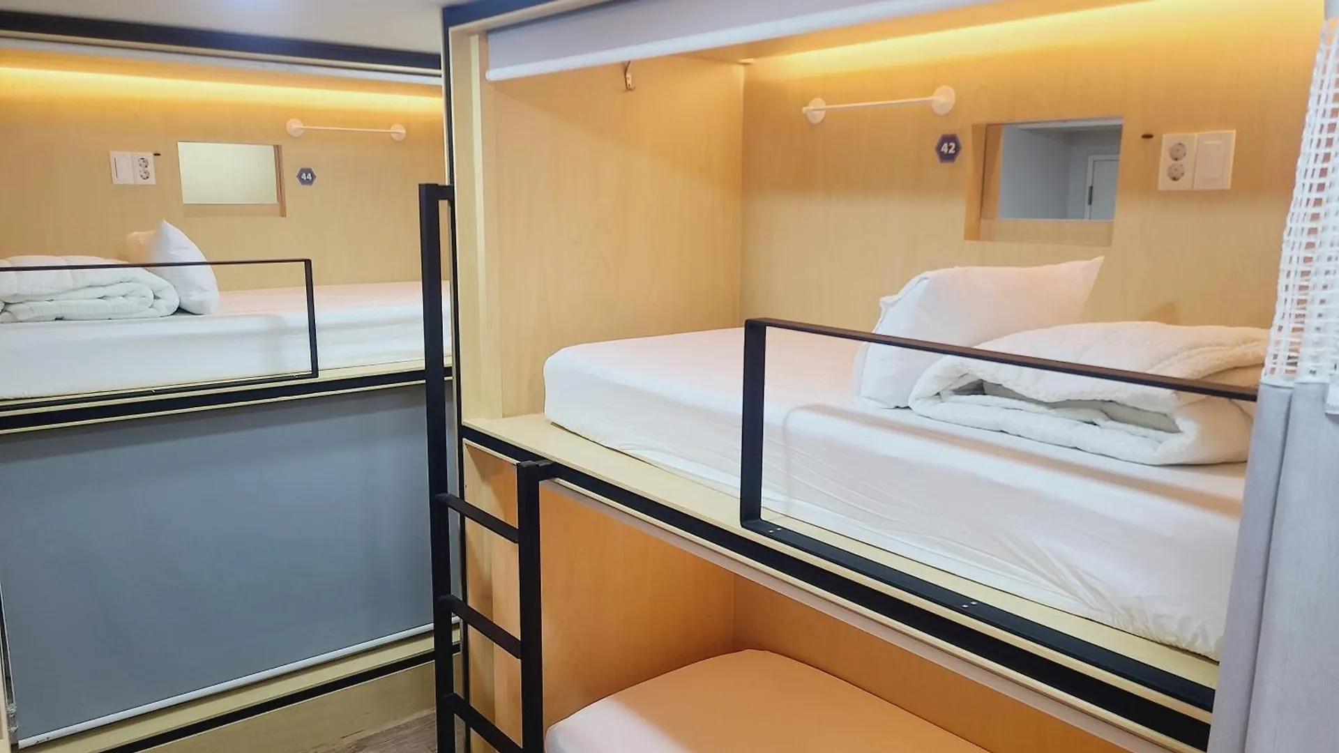 Elephant Hostel Nampo Пусан 2*,