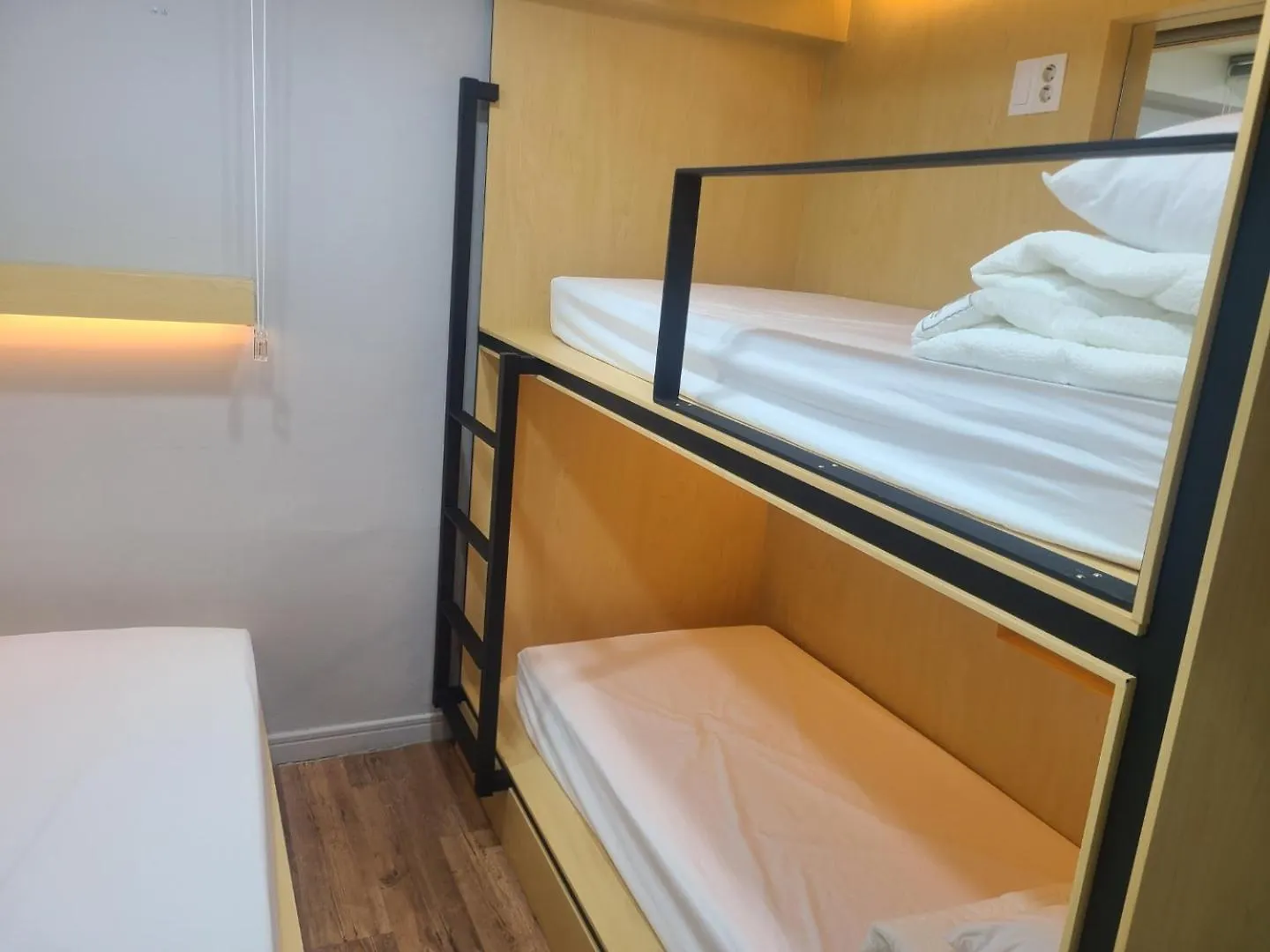 Elephant Hostel Nampo Пусан